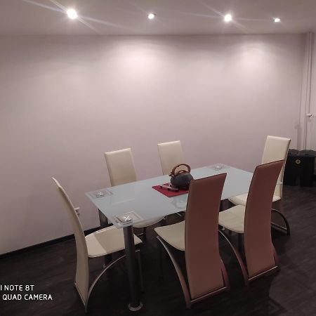 Park Villa Ferienwohnung Mit Pool Und 3 Schlafzimmer Uelzen Eksteriør bilde