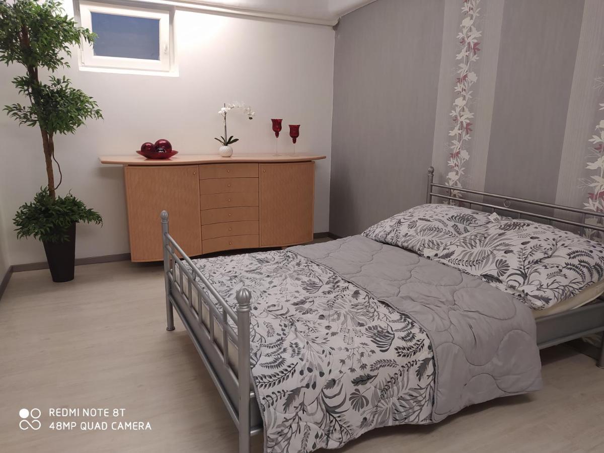 Park Villa Ferienwohnung Mit Pool Und 3 Schlafzimmer Uelzen Eksteriør bilde