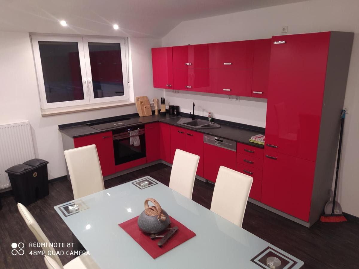 Park Villa Ferienwohnung Mit Pool Und 3 Schlafzimmer Uelzen Eksteriør bilde