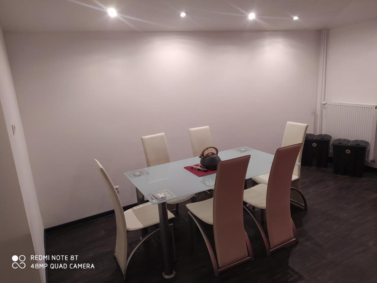 Park Villa Ferienwohnung Mit Pool Und 3 Schlafzimmer Uelzen Eksteriør bilde