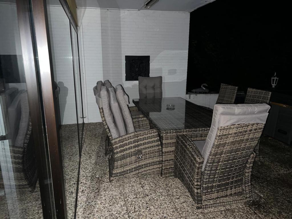 Park Villa Ferienwohnung Mit Pool Und 3 Schlafzimmer Uelzen Eksteriør bilde
