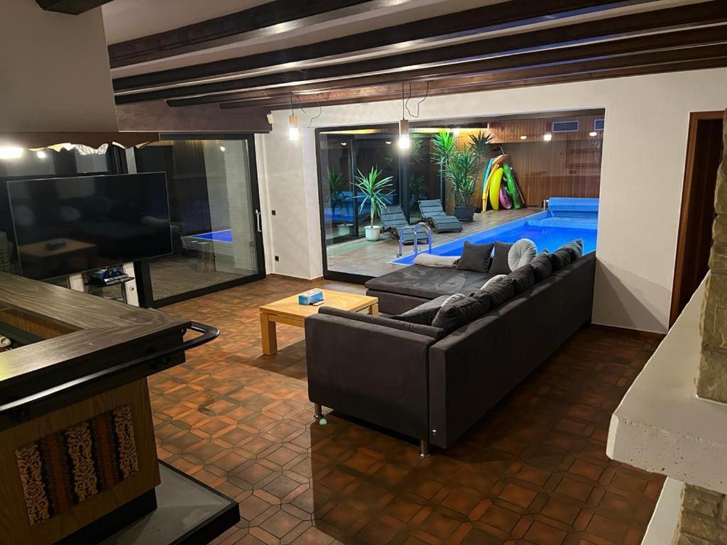 Park Villa Ferienwohnung Mit Pool Und 3 Schlafzimmer Uelzen Eksteriør bilde